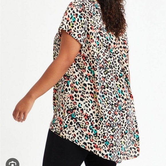 Torrid Georgette high low animal print blouse size 2 - Picture 10 of 10